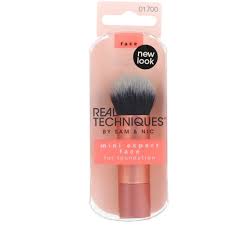 Real Techniques Mini Expert Face Brush